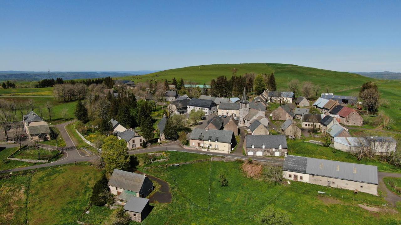 Auberge Du Cezallier Montgreleix Eksteriør bilde