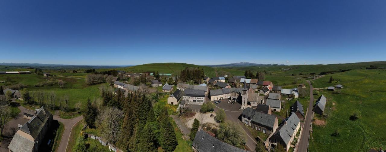 Auberge Du Cezallier Montgreleix Eksteriør bilde