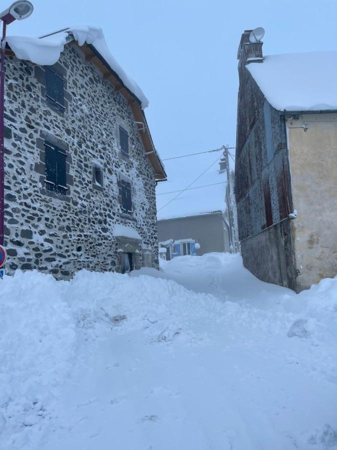 Auberge Du Cezallier Montgreleix Eksteriør bilde