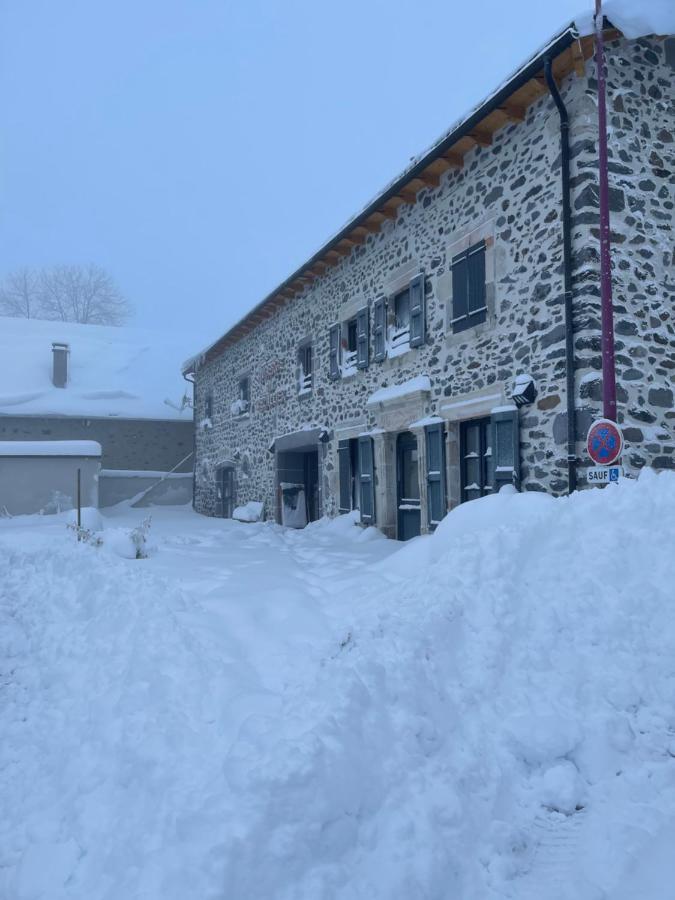 Auberge Du Cezallier Montgreleix Eksteriør bilde