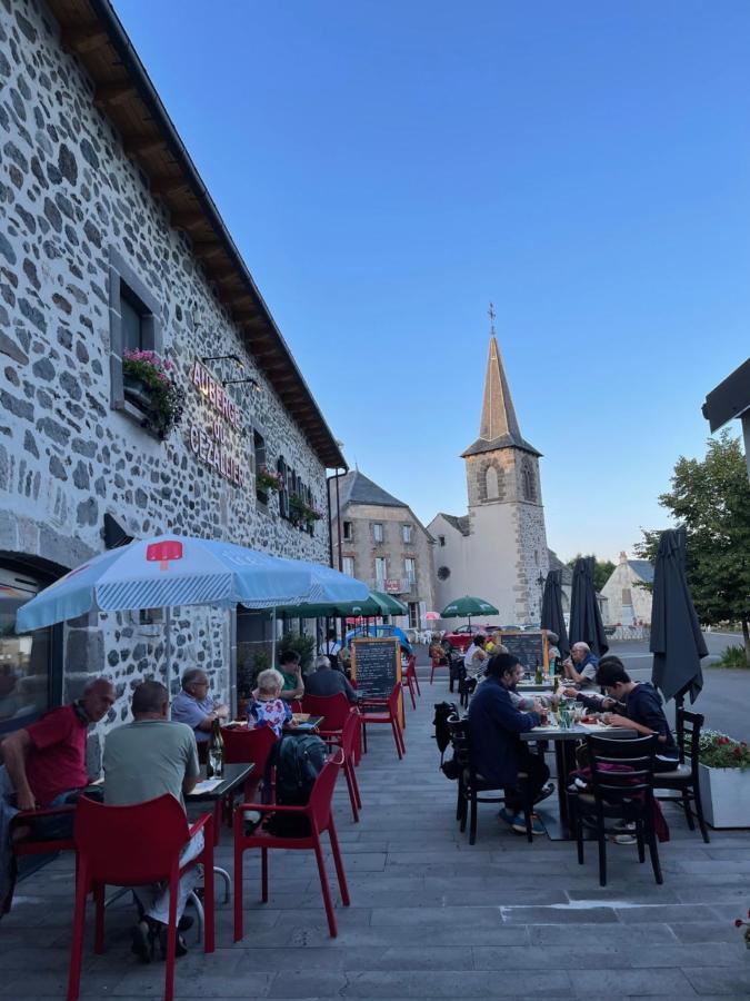 Auberge Du Cezallier Montgreleix Eksteriør bilde